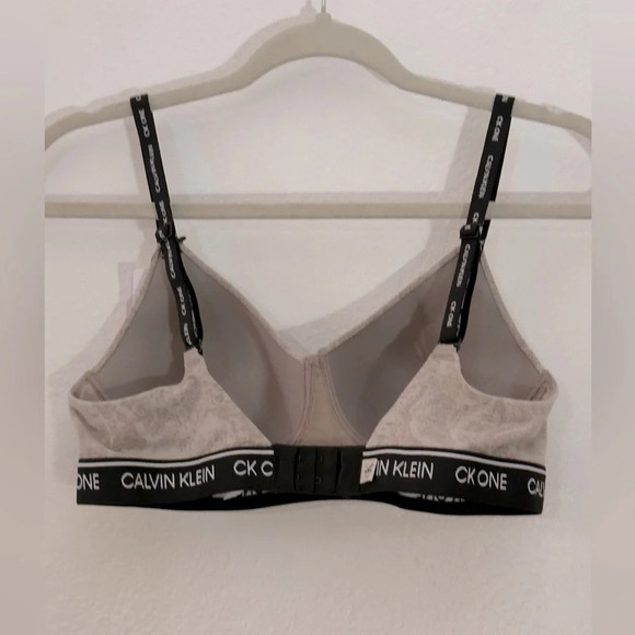 Calvin Klein bundle of Two New animal print bralettes size M - Picture 13 of 13